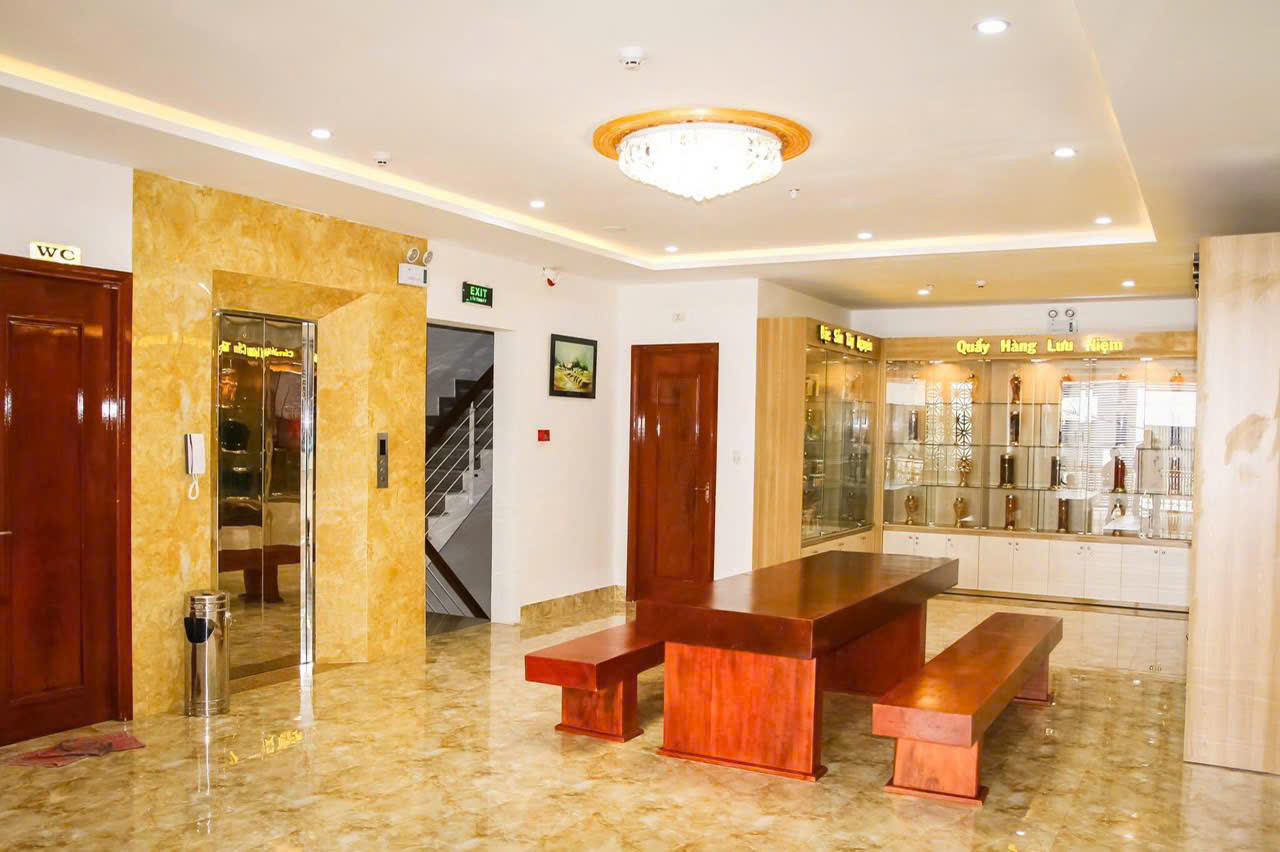 Bán khách sạn 9 tầng 30 phòng đường Nguyễn Công Trứ Buôn Ma Thuột