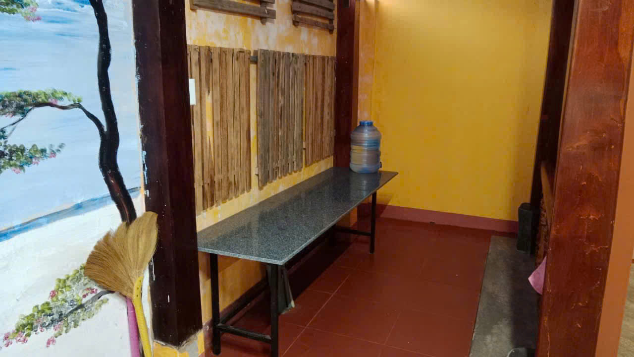 Hẻm rộng 2 ô tô tránh nhau đường Nguyễn Lương Bằng BMT