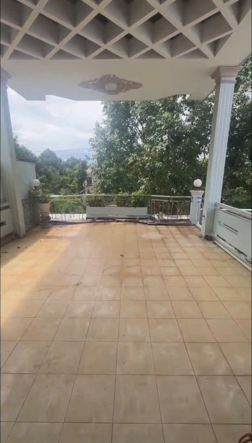 Sân thượng view công viên nhà mặt tiền đường Ngô Quyền