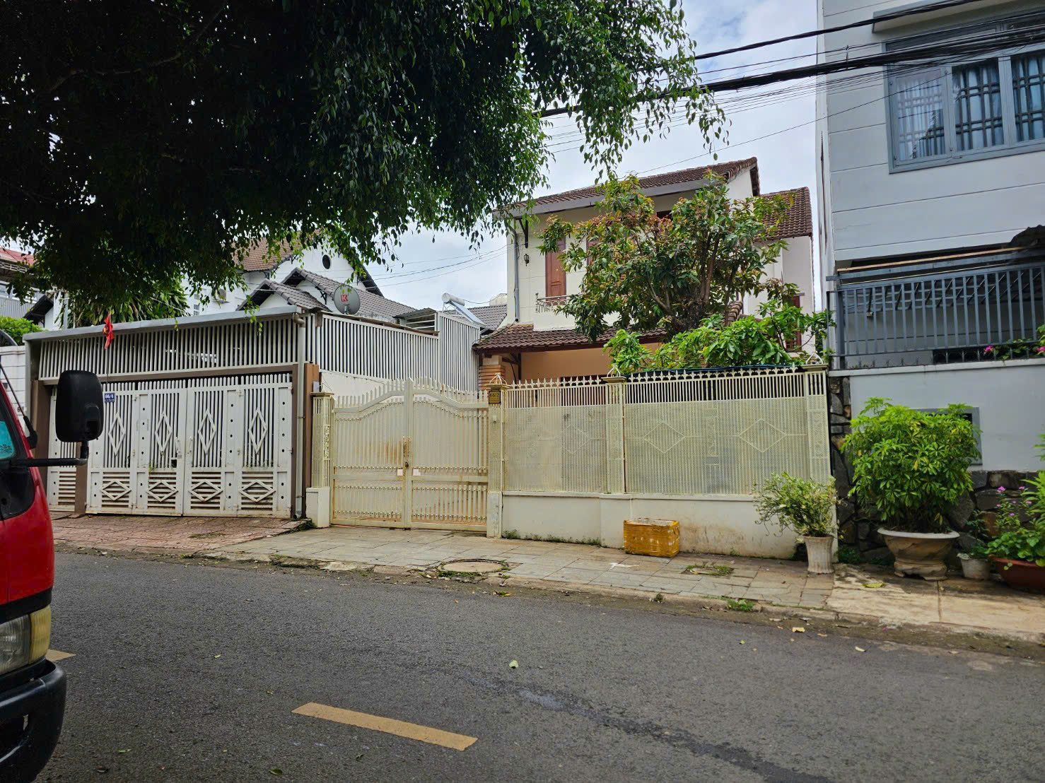 toàn cảnh nhà 2 tầng nguyên căn mặt đường tô hiệu 307m2