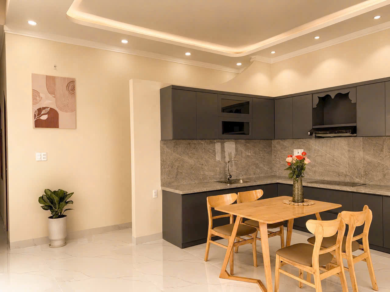 Phòng bếp và bàn ăn nhà bán hẻm Tuệ Tĩnh Buôn Ma Thuột
