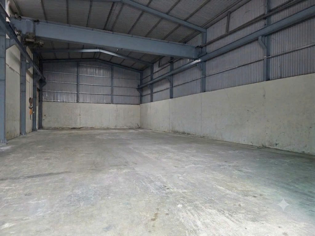 Cho thuê kho mặt tiền đường Nguyễn Văn Cừ Buôn Ma Thuột diện tích 12x30m