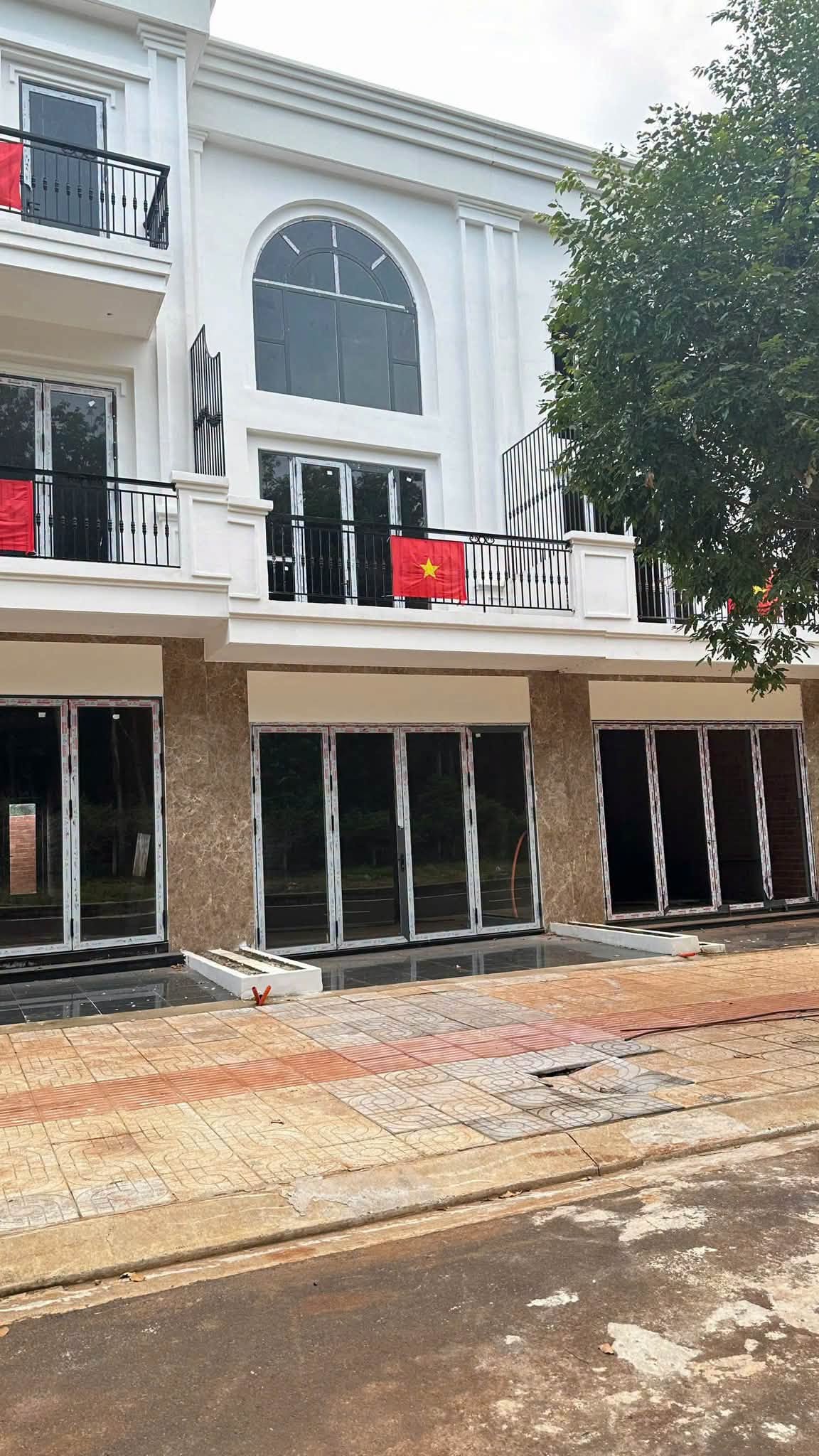Nhà phố LK1-01 căn góc mái tum 196,6m² mặt tiền Hà Huy Tập KĐT Ân Phú Buôn Ma Thuột