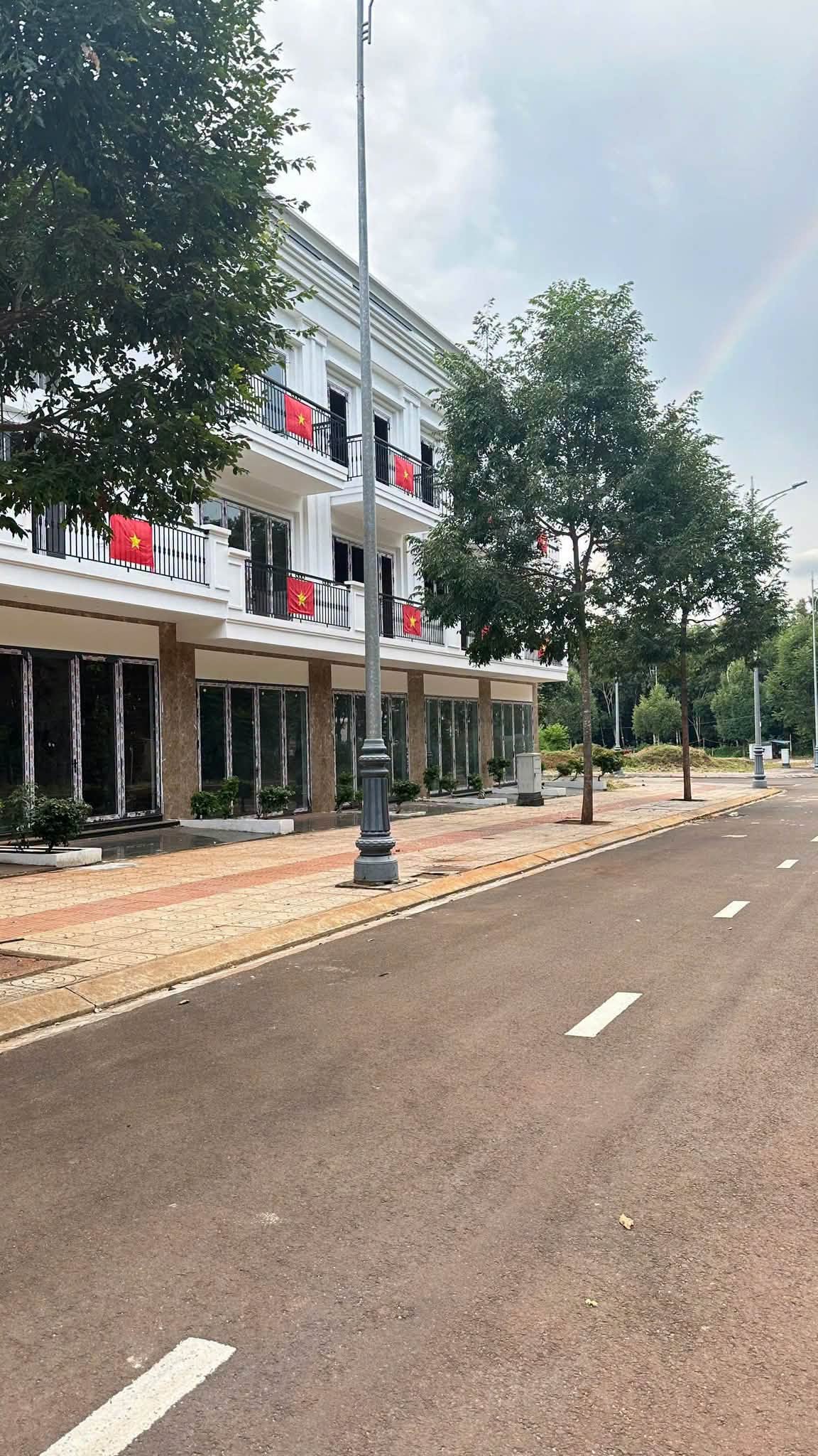 Nhà phố LK1-21 căn góc mái tum 185m² mặt tiền Hà Huy Tập KĐT Ân Phú Buôn Ma Thuột
