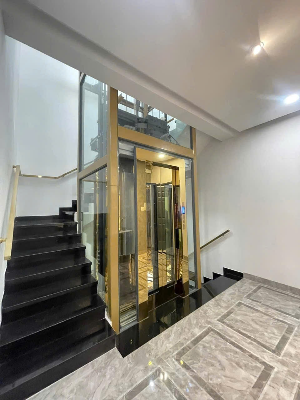 Phòng khách nhà mặt tiền Ngô Quyền BMT thiết kế hiện đại