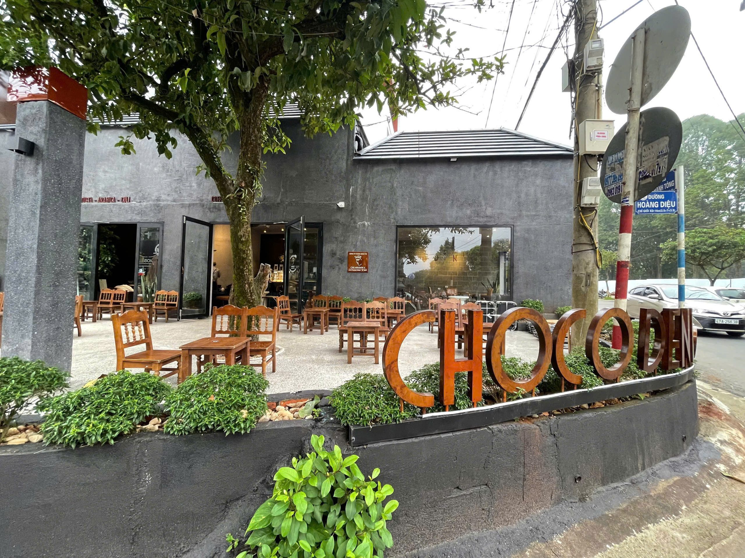 nhà đối diện công viên buôn ma thuột