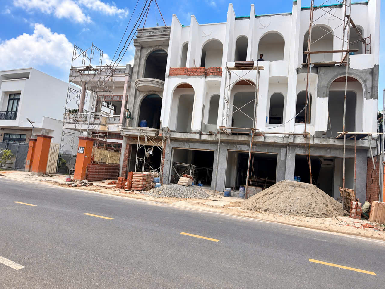 Nhà mặt tiền Hùng Vương Buôn Ma Thuột gần Ama Jao