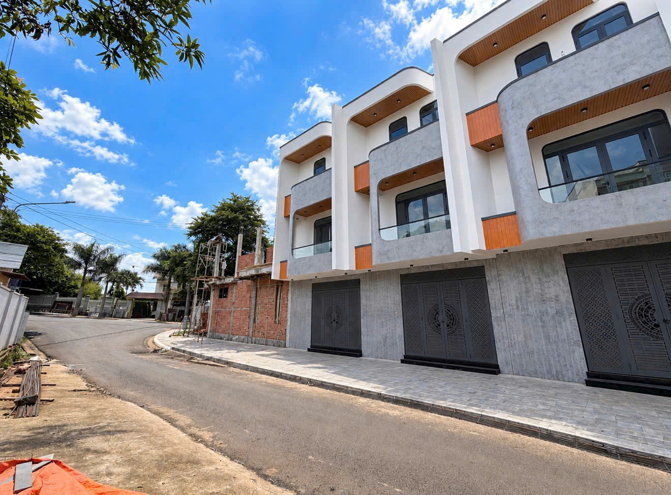 Mặt tiền nhà 3 lầu đường Lương Thế Vinh