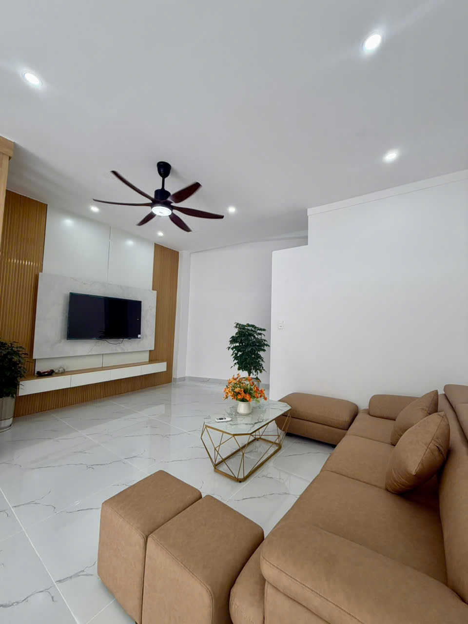 Nhà 3 lầu full nội thất tại Lương Thế Vinh BMT