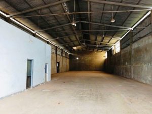 Bên trong kho mặt tiền QL14 Hoà Phú
