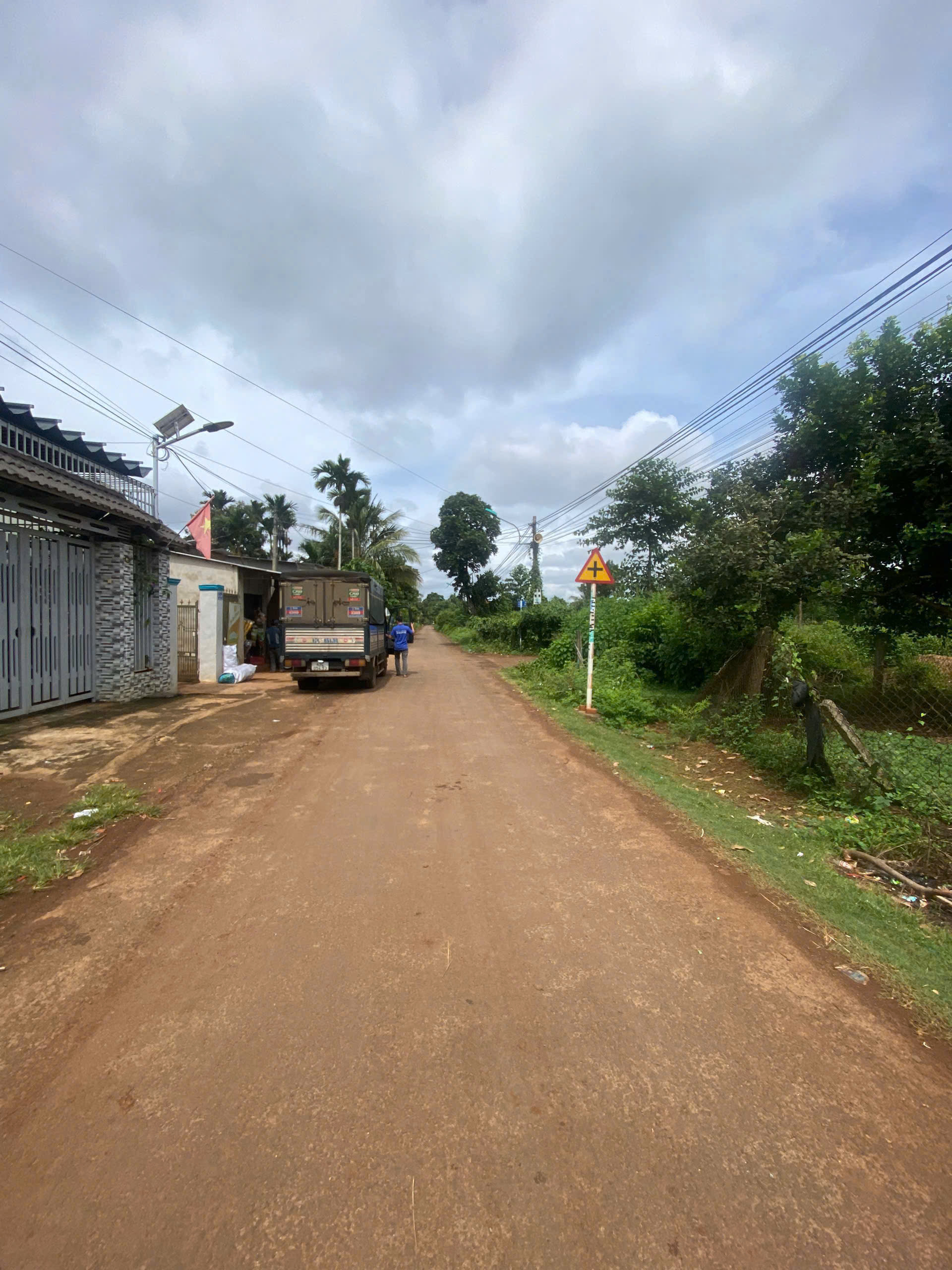 Đất Buôn Ju Đạt Lý 8x24m