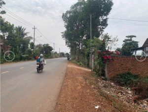 Đường tiếp giáp lô đất hai mặt tiền Phan Huy Chú