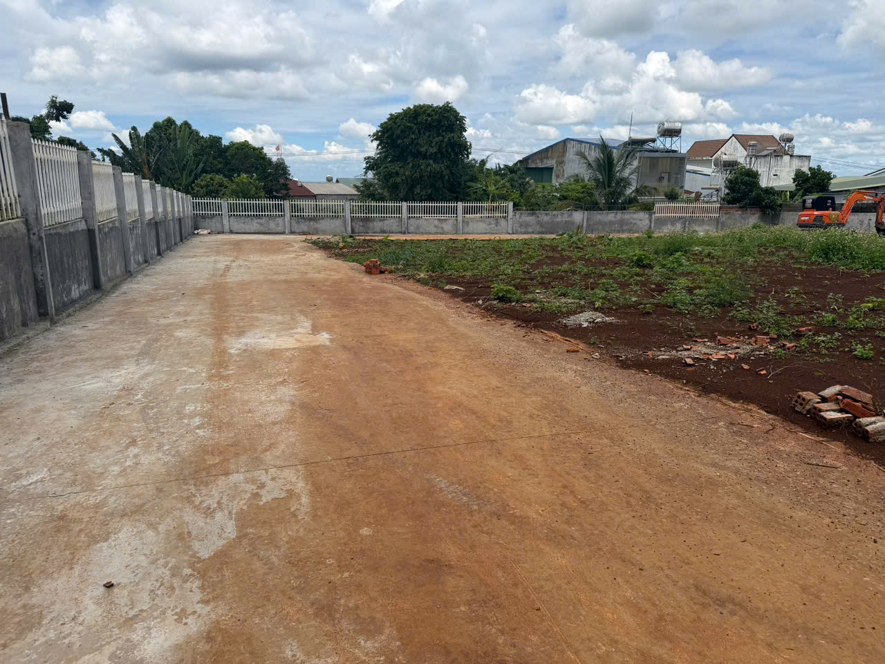 Đất Y Moan diện tích 5,6x18m full thổ cư
