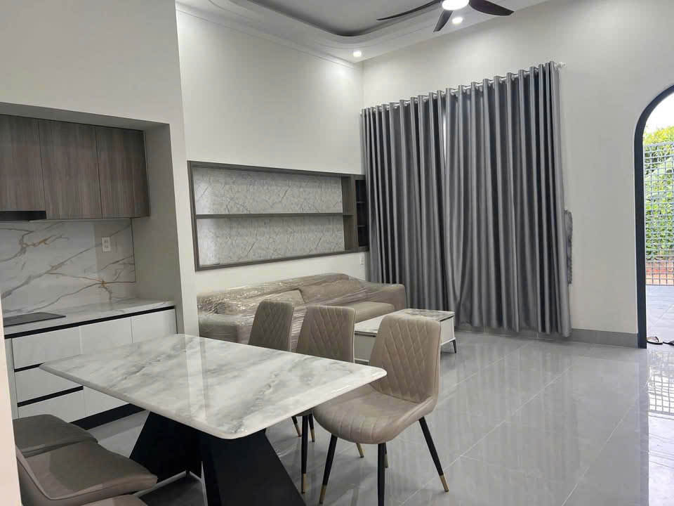 Không gian nhà thiết kế hiện đại, gọn gàng.