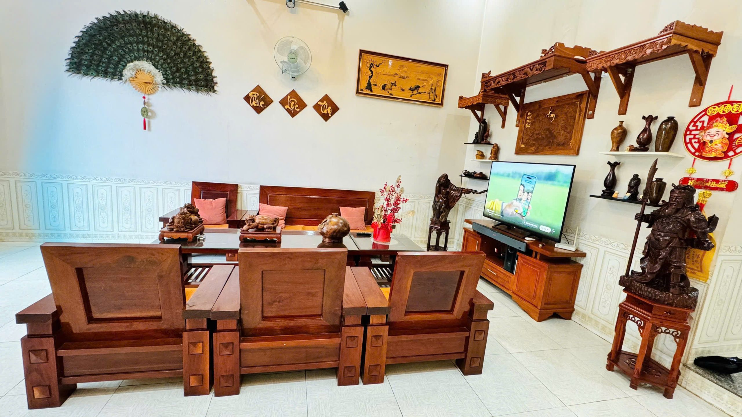 Phòng khách nhà hẻm Y Moan BMT