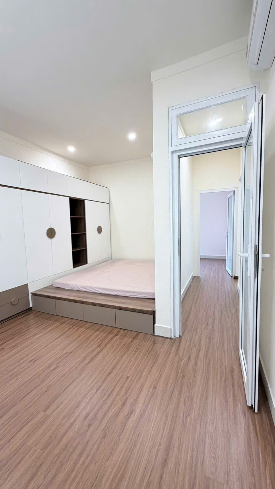 nhà hẻm 322 Trần Phú, công năng 2 phòng ngủ, phòng khách, phòng sinh hoạt chung, bếp và 2 WC.
